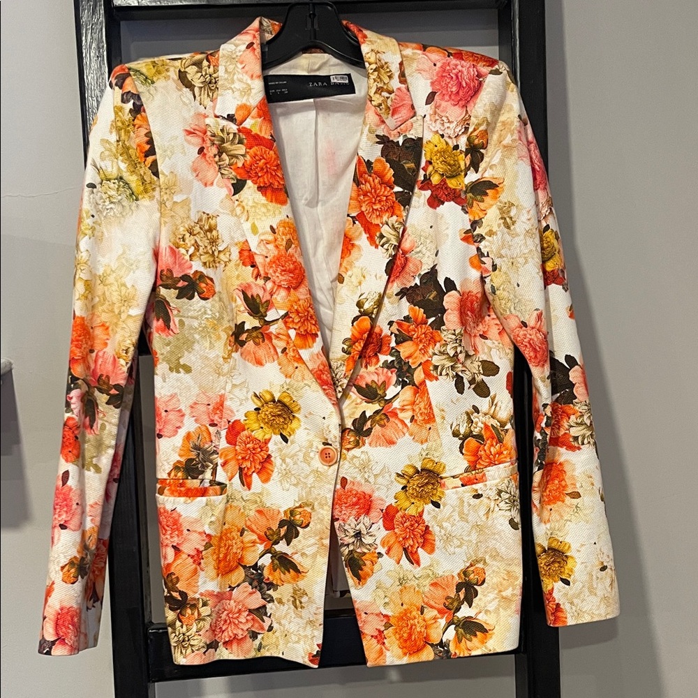 Zara woman’s jacket size large